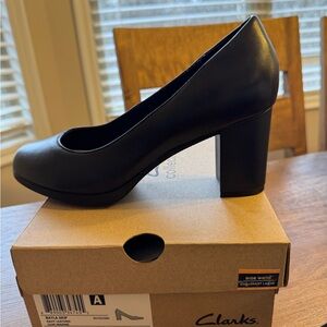 Clarks “Bayla Skip” Navy Leather Heels - Size 9 Wide